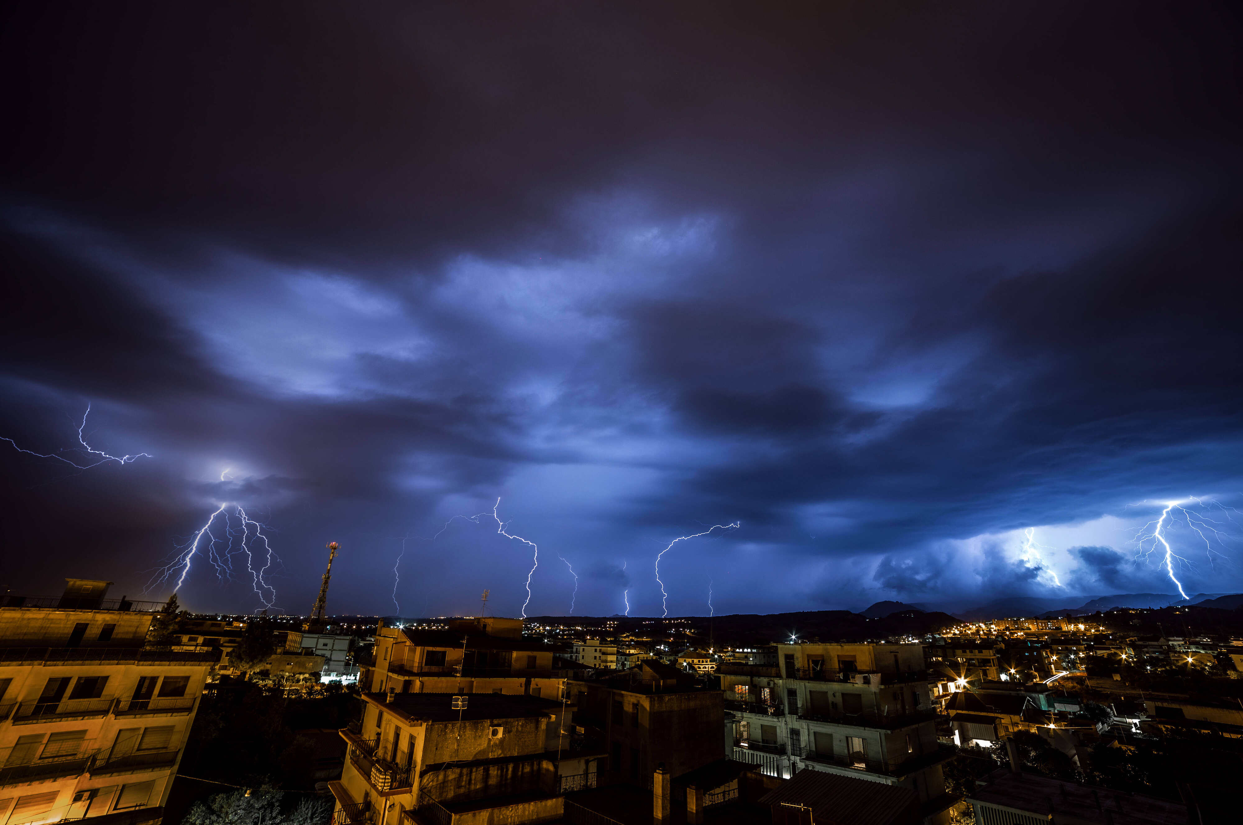 Lightning does strike twice whenever you use these lightning storm photos