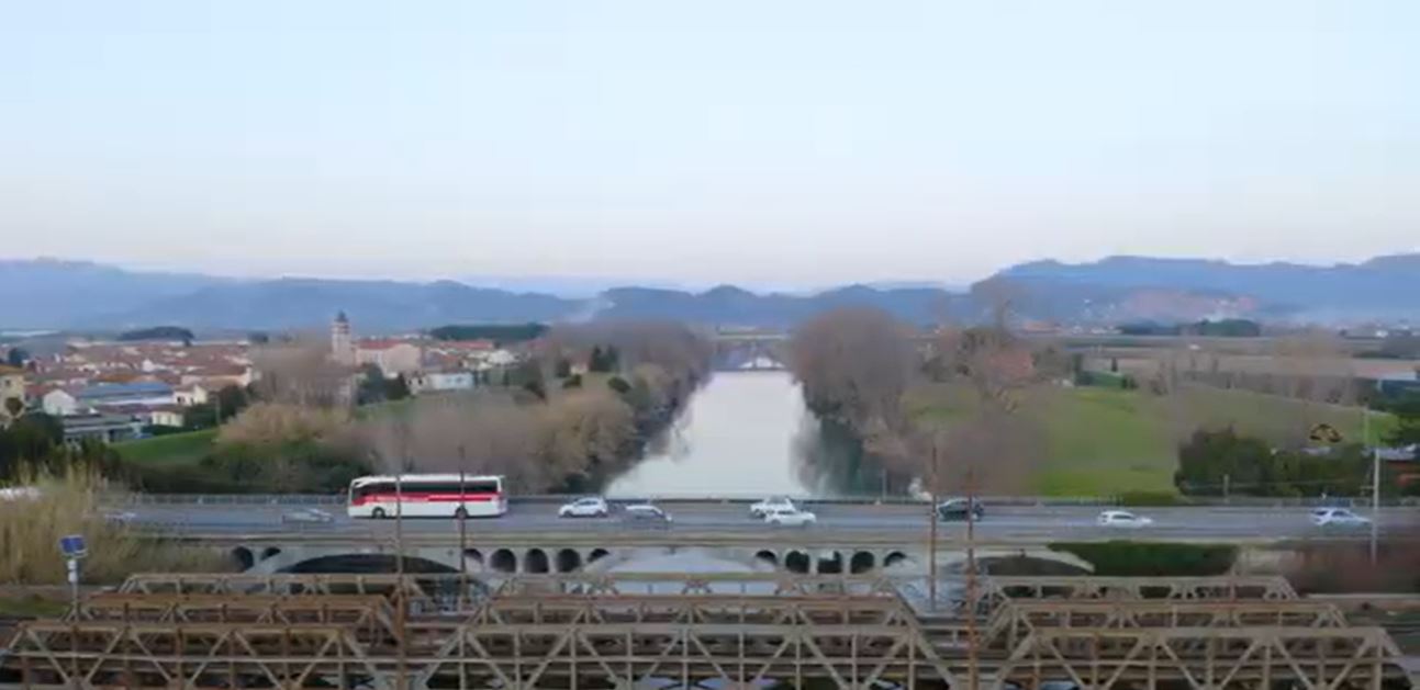 Free stock vide of a train crossing over a bridge